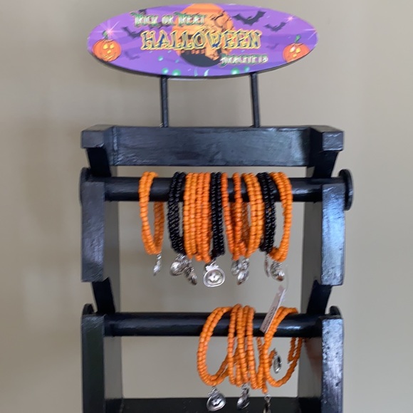 ONLY 1 LEFT!!🆕Halloween🎃Layer (3) Wire Beaded bracelets - Picture 3 of 3